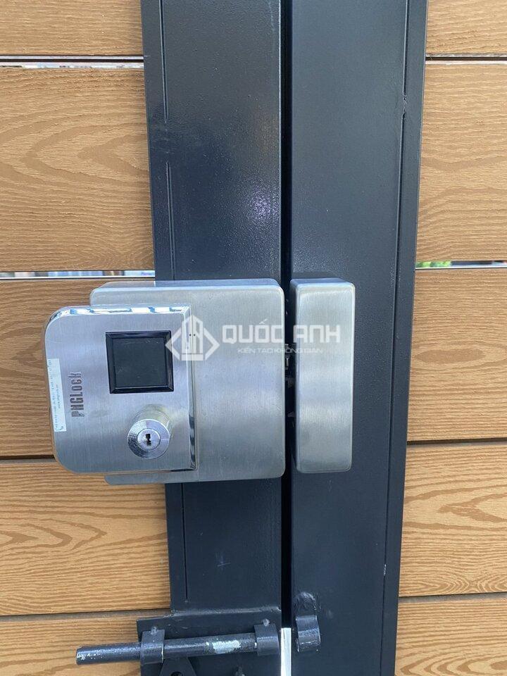 Hệ thống khóa thông minh nâng cấp sự an toàn bên trong ngôi nhà. 