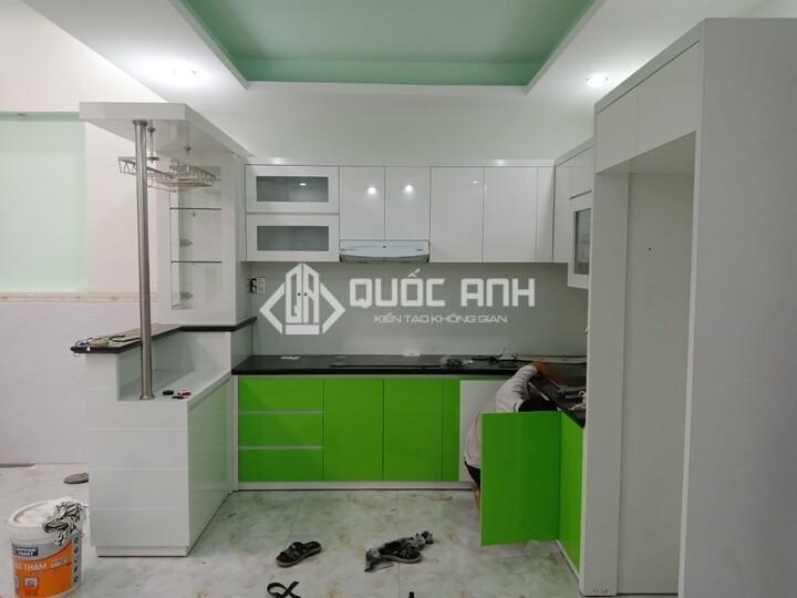 Quầy bar nhôm kính đơn giản. 