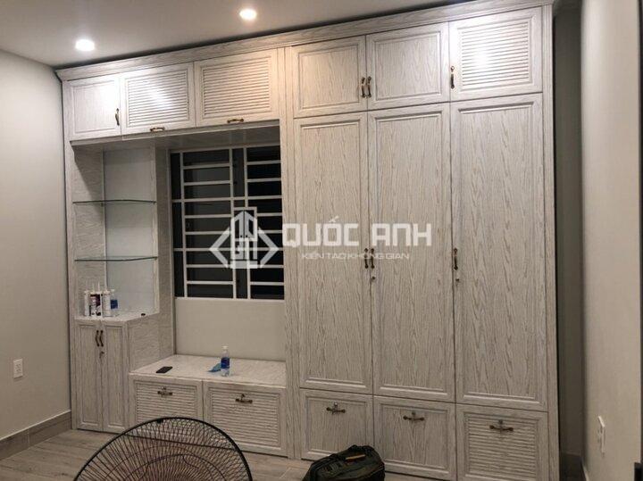 Ứng dụng nhôm Omega trong làm tủ quần áo.