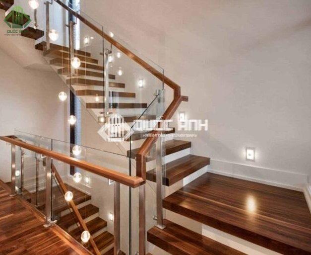 Cầu thang kính cường lực