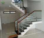 Cầu thang kính cường lực Quốc Anh Door (4)