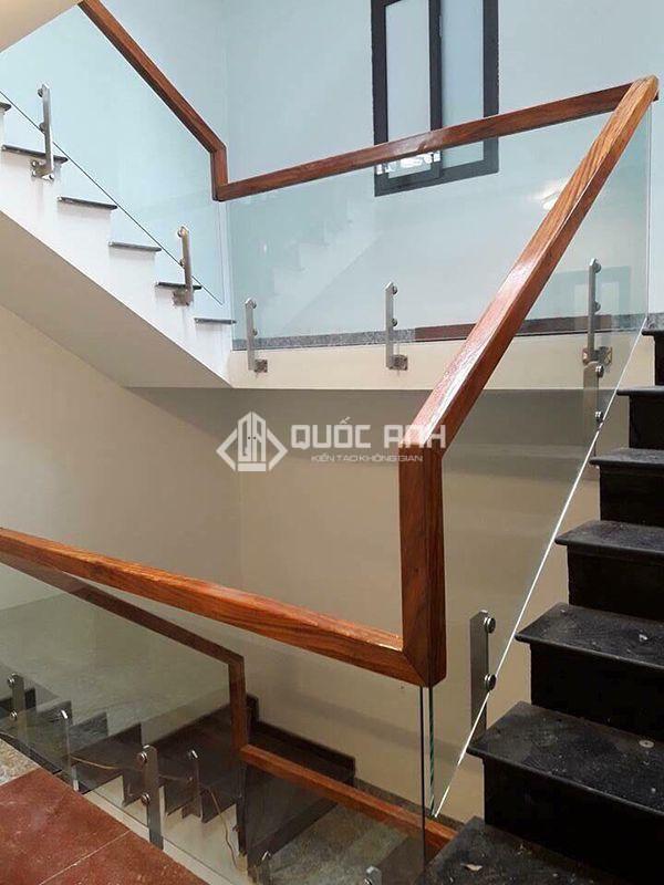 Cầu thang kính cường lực