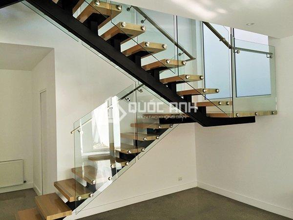 Cầu thang kính cường lực