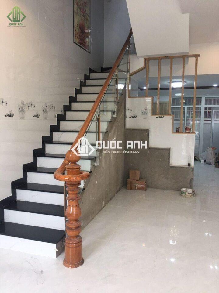 Cầu thang kính cường lực