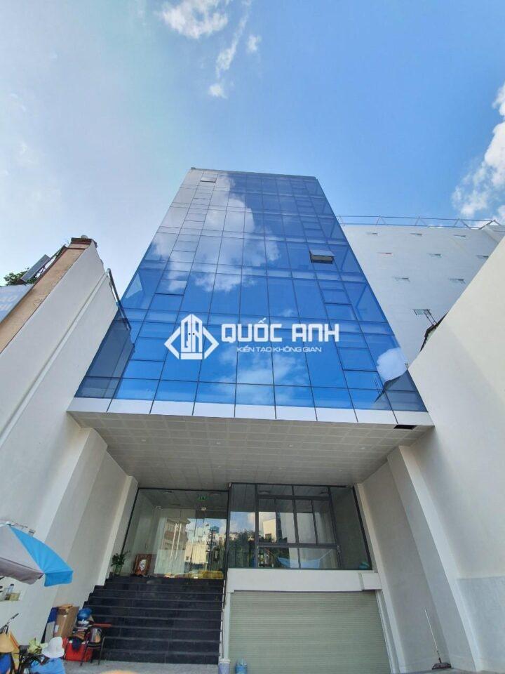 Mẫu mặt dựng nhôm kính cho tòa nhà văn phòng nhỏ.