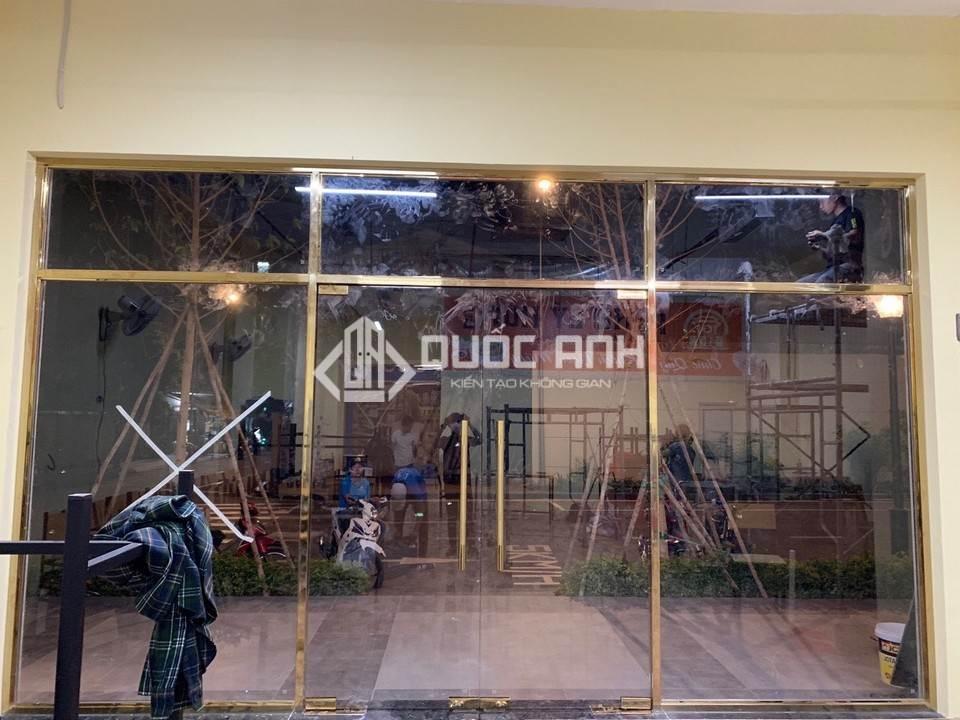 Cửa kính thuỷ lực - Khung inox mạ