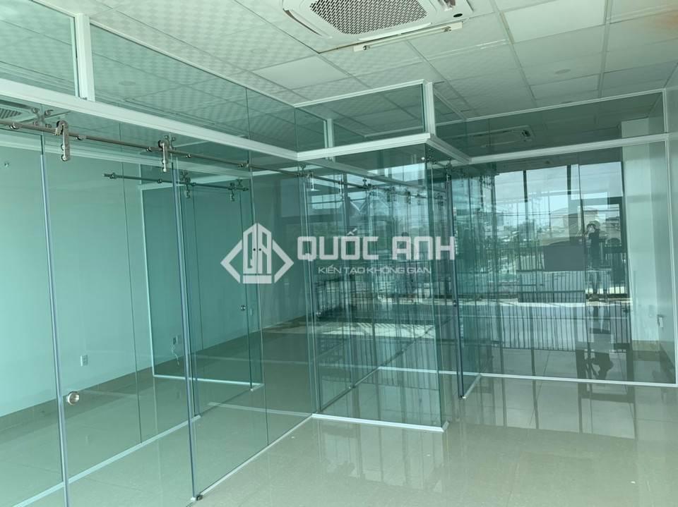 Vách ngăn kính cường lực - Cửa kính lùa cường lực