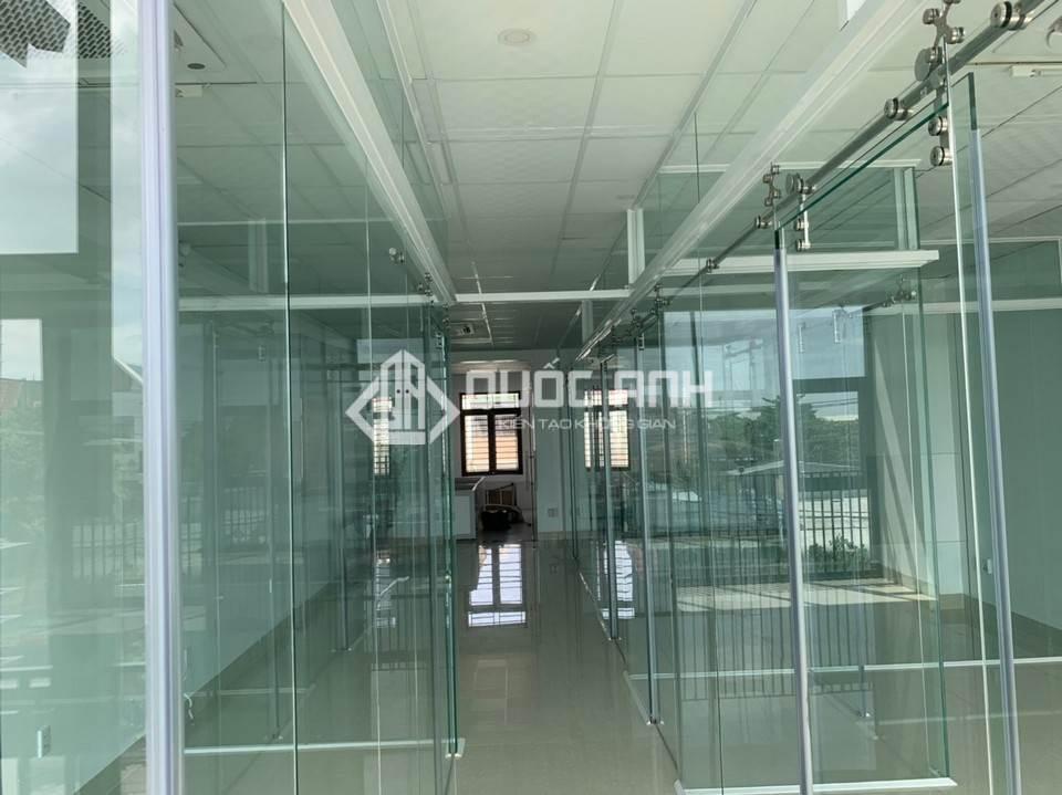 Vách ngăn kính cường lực - Cửa kính lùa cường lực