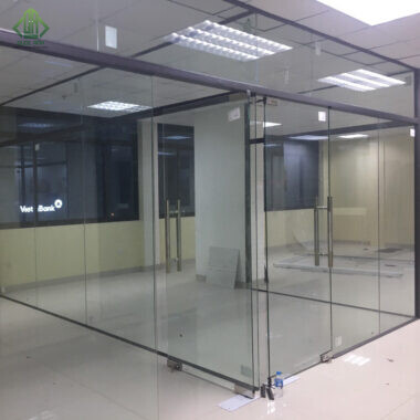 Vách kính cường lực