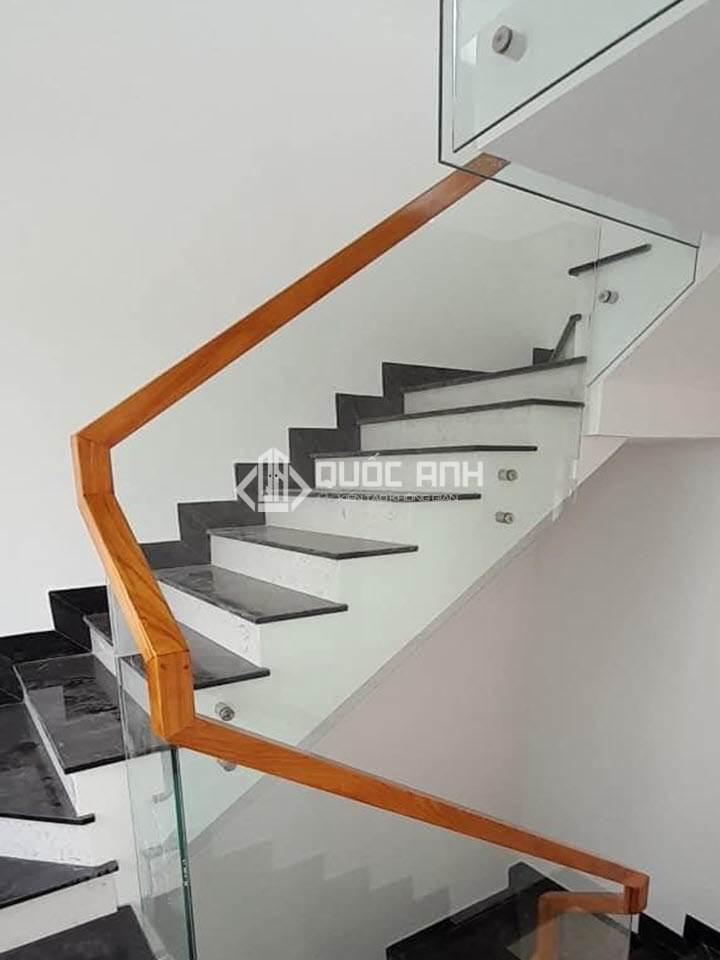 Cầu Thang Kính Cường Lực