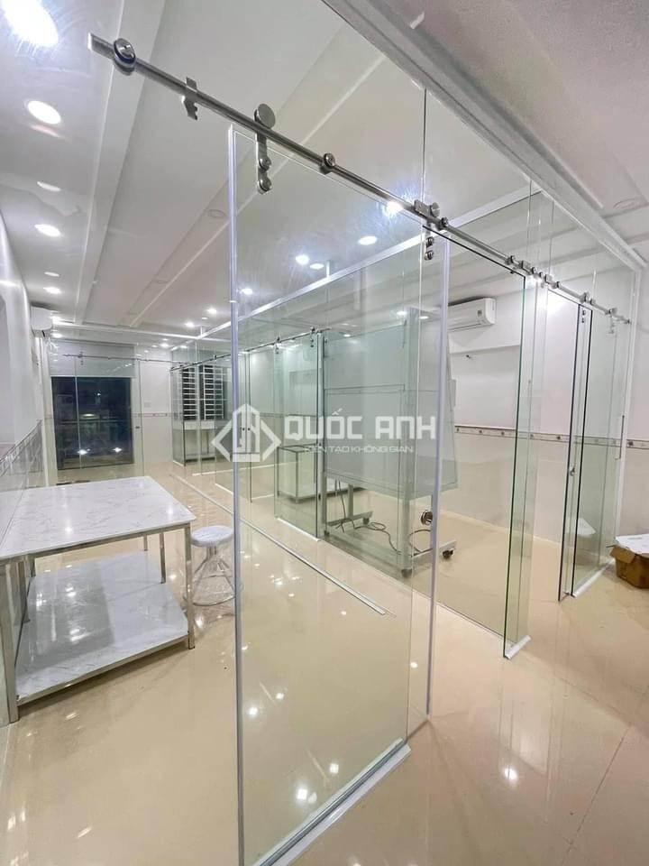 Vách kính cường lực