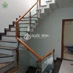 cau-thang-kinh-tay-vin-go-quoc-anh-door (4)