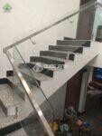 cau-thang-kinh-tay-vin-inox-quoc-anh-door (5)