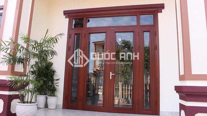 Cửa gỗ kính cường lực 4 cánh có kết cấu chắc chắn, đảm bảo an toàn khi sử dụng. 