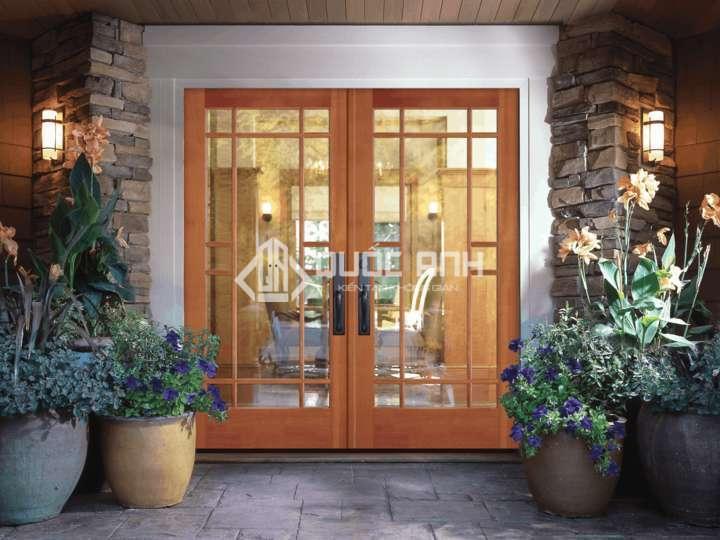 Cần sử dụng cửa kính cường lực khung gỗ đúng cách để cửa bền hơn. 