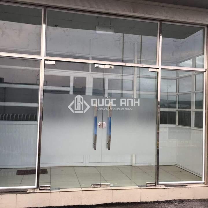 Quốc Anh Door là địa chỉ lắp đặt cửa kính các loại chất lượng, uy tín hiện nay. 