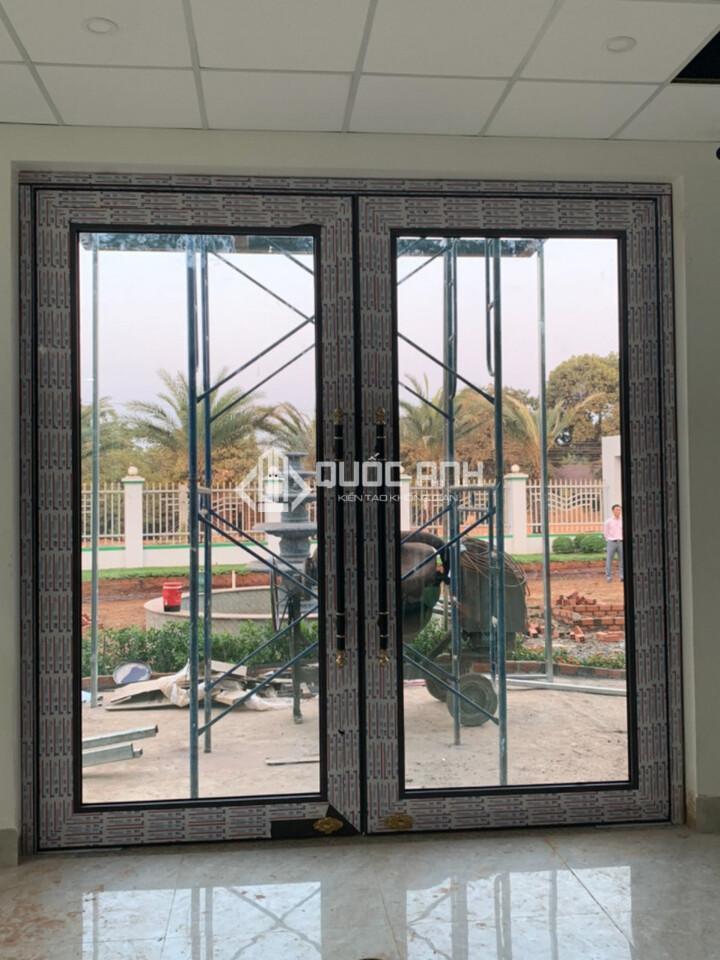 Cửa nhôm hệ thủy lực EuroVN chắc chắn, cứng cáp. 