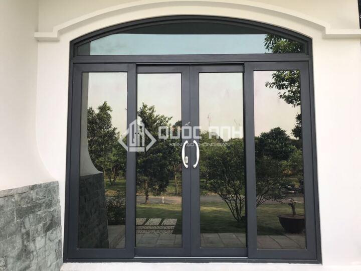 Cửa nhôm lùa 4 cánh kích thước vừa cho nhà ở. 