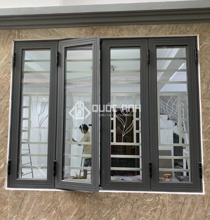 Cửa số mở quay 4 cánh nhôm Xingfa. 