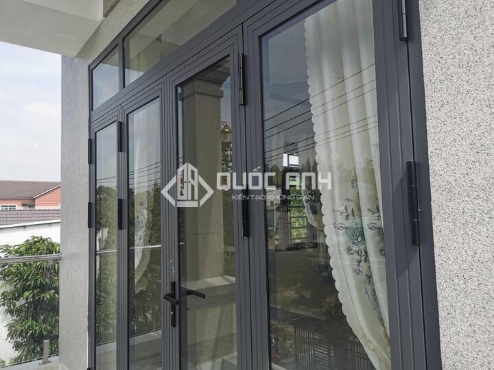 Cửa nhôm Xingfa 4 cánh có khả năng chịu lực tốt.