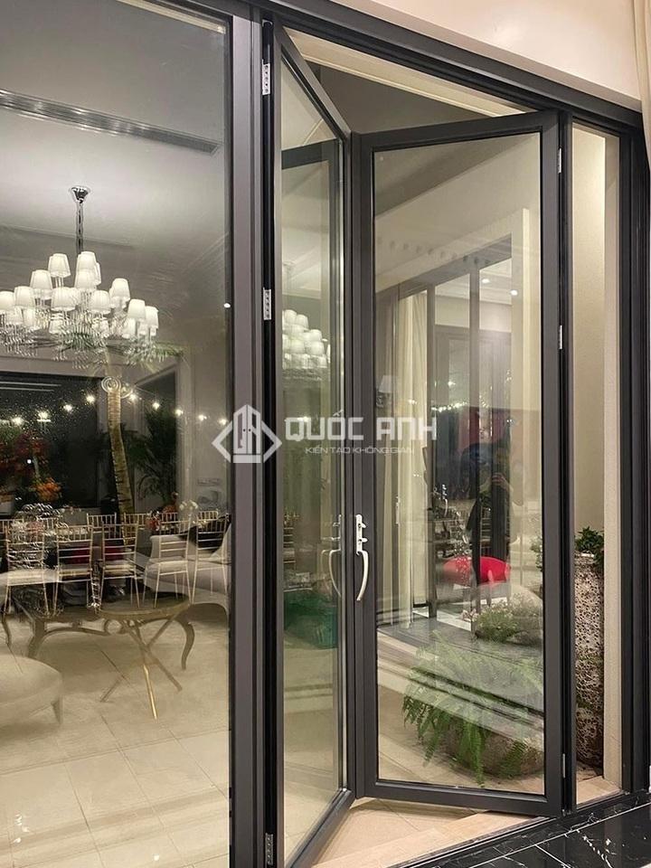 Cửa nhôm Xingfa mở trượt giúp mở rộng không gian hiệu quả.