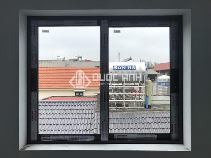 Cửa sổ nhôm Xingfa lùa 2 cánh thông dụng. 