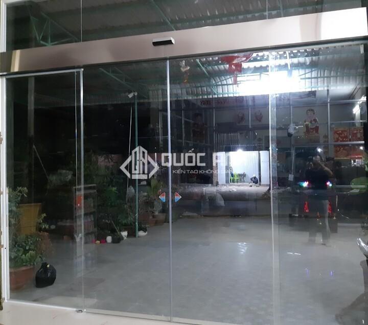 Có thể kết hợp thêm phụ kiện tùy chọn để nâng cao tiện ích cho cửa. 