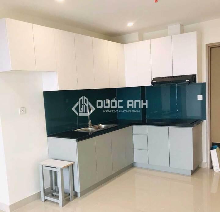 Kính bếp màu xanh rất được khách ưa chuộng.