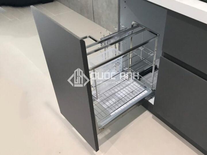 Phụ kiện bếp được thiết kế thông minh làm tăng diện tích lưu trữ.