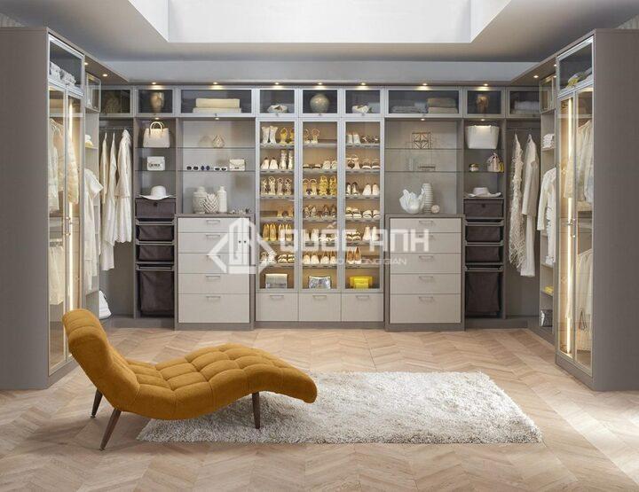 Không gian tủ quần áo sang trọng. 