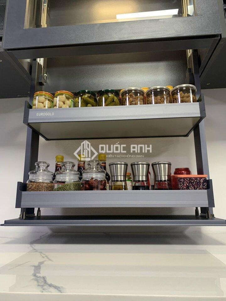 Kệ đựng gia vị có thiết kế đẹp mắt.