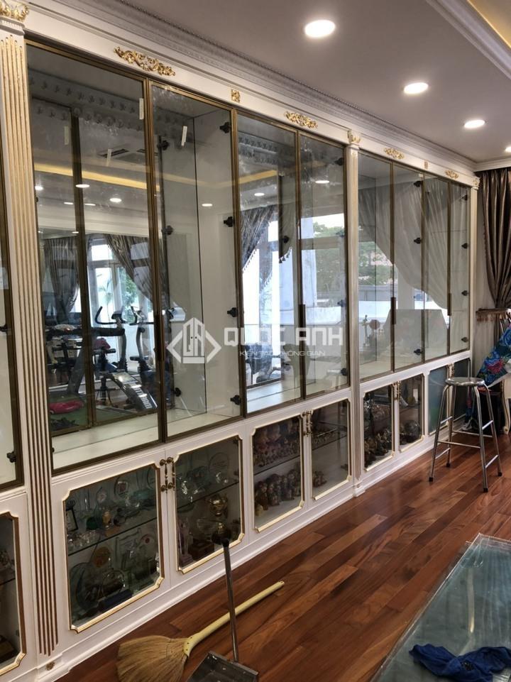 Tủ trưng bày cánh kính đẹp.