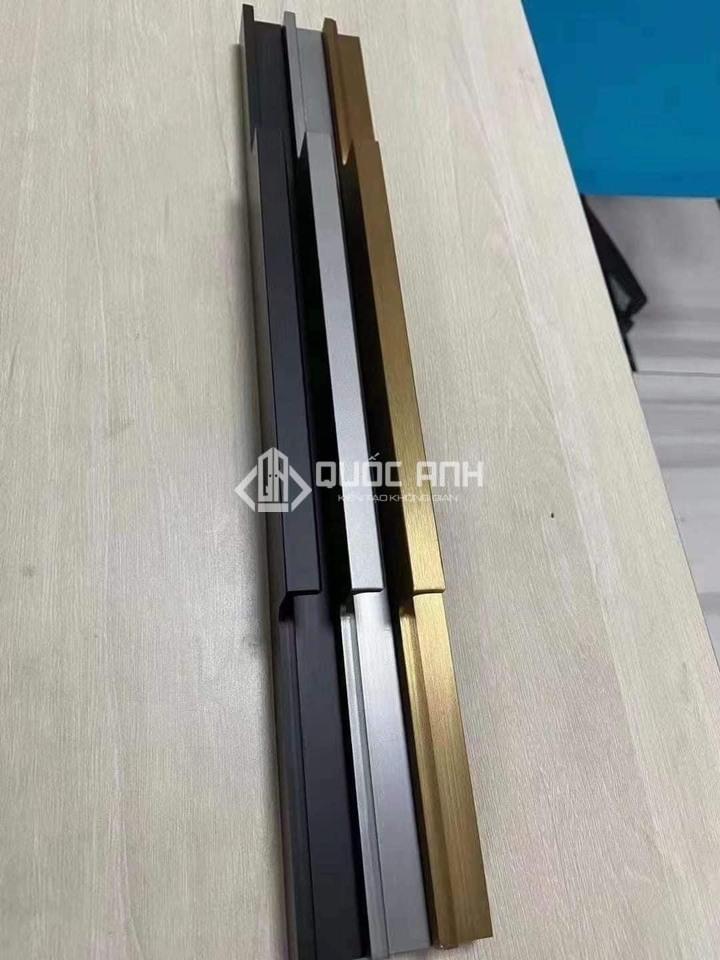 Khung nhôm bao cánh kính.