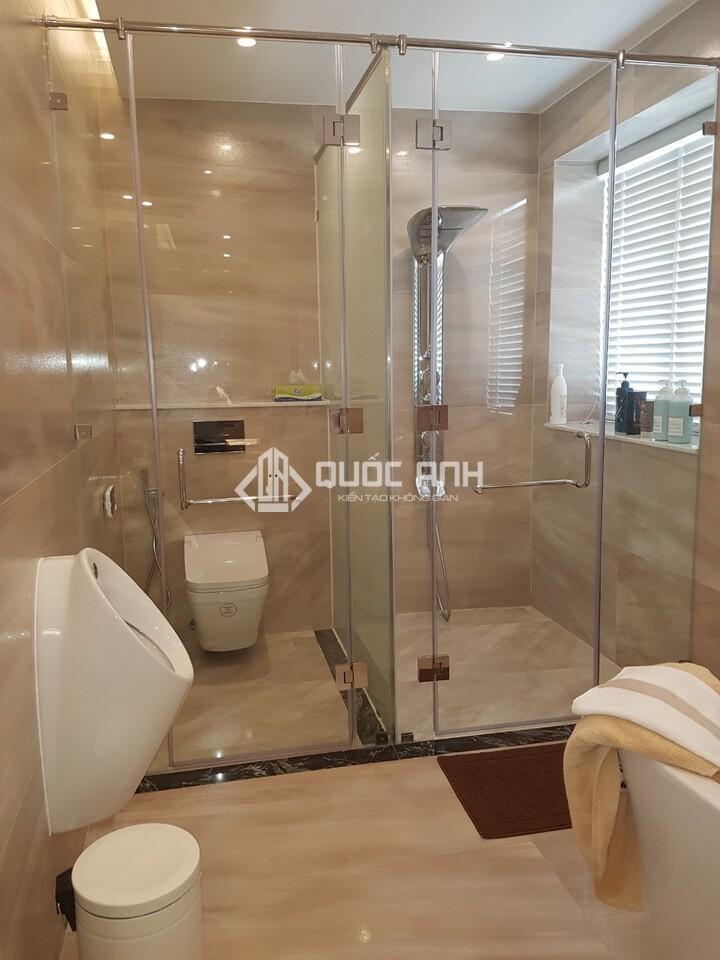 Lắp đặt vách ngăn phòng tắm kính giúp không gian trở nên hiện đại, sang trọng hơn.