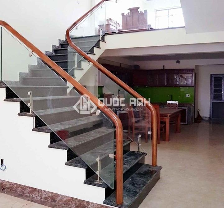 Quốc Anh Door là địa chỉ lắp đặt cầu thang kính uy tín hiện nay. 