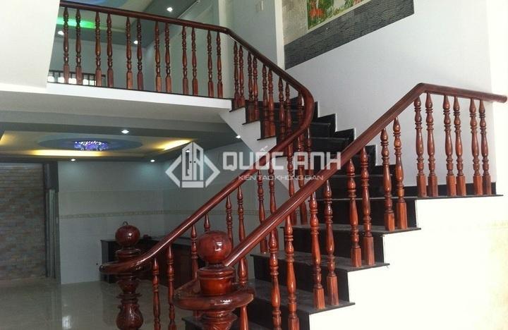 Gỗ căm xe là loại gỗ quý, thân gỗ cao, to, chắc chắn và độ bền cao. 