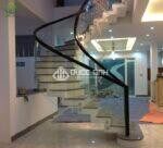 cau-thang-kinh-uon-cong-quoc-anh-door (6)