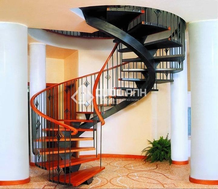 Cầu thang sắt xoắn.