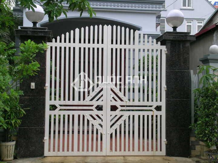 Cửa cổng sắt 2 cánh đơn giản. 