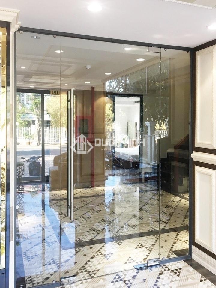 Cửa kính bản lề sàn 1 cánh 2 vách.