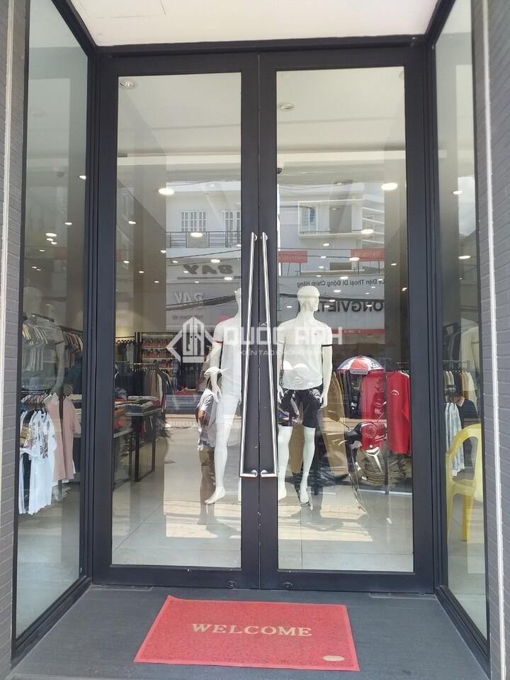 Cửa kính khung nhôm 2 cánh.