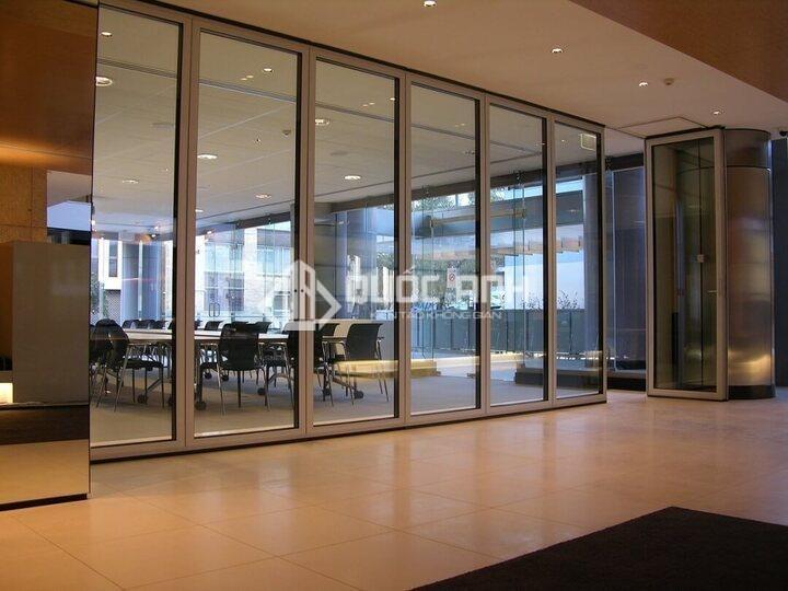 Cửa nhôm kính kích thước lớn sang trọng. 