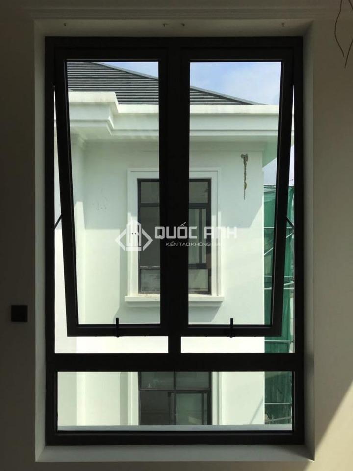 Cửa sổ mở hất 2 cánh.