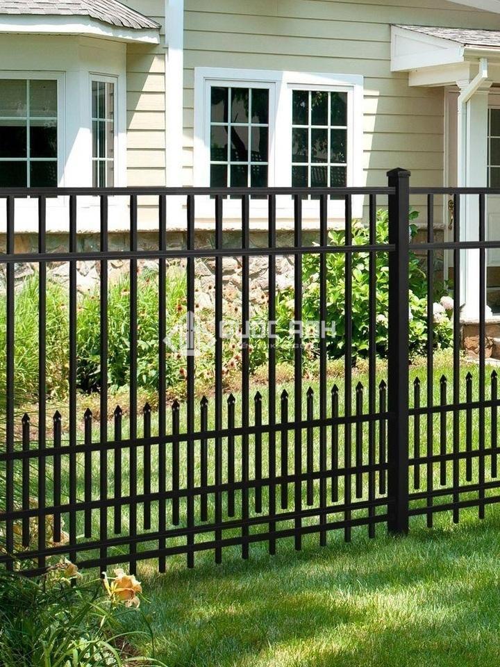 Mẫu hàng rào sắt tuy đơn giản nhưng siêu sang.