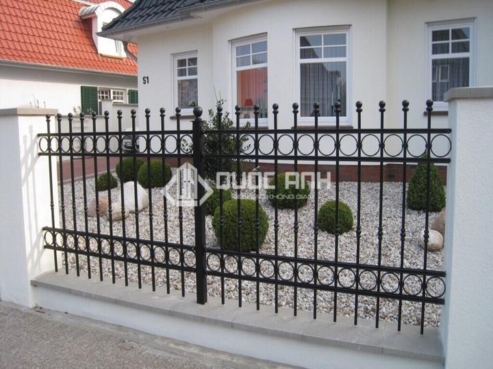 Hàng rào sắt được khách hàng ưa chuộng.