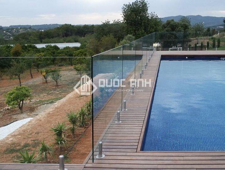 Kiểu lan can kính đơn giản. 