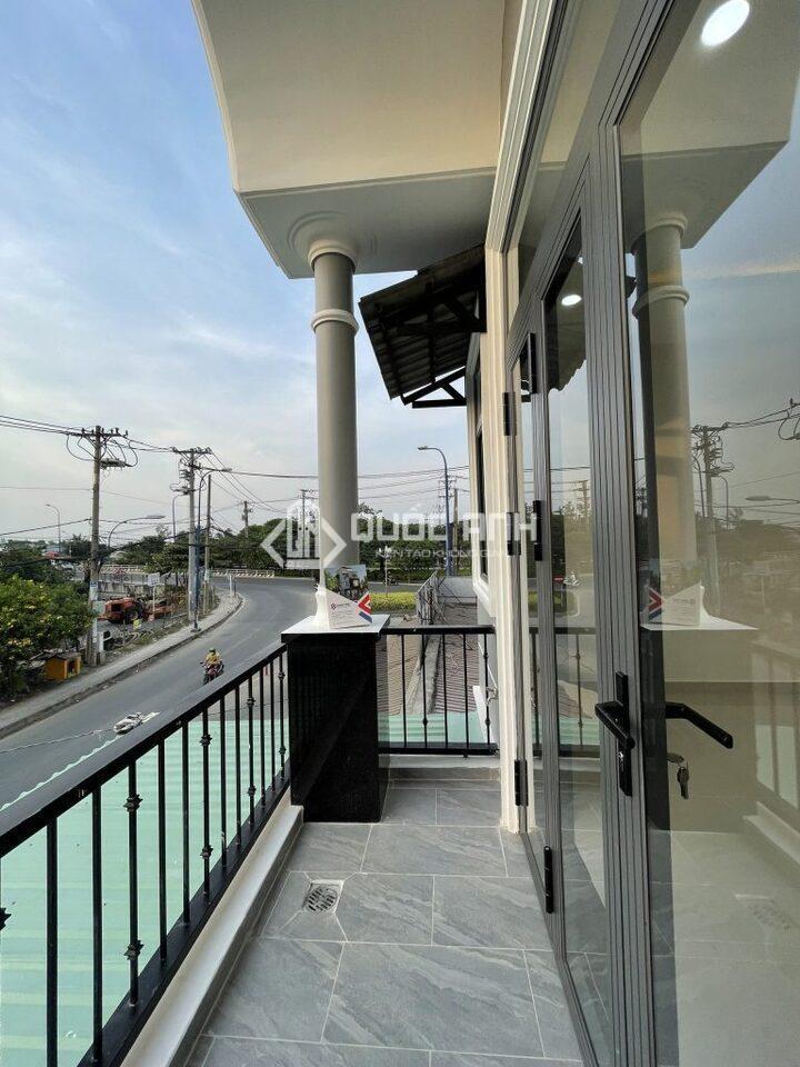 Lan can sắt hộp.