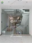 Quốc Anh Door chuyên lắp đặt cửa kính các loại chất lượng uy tín.