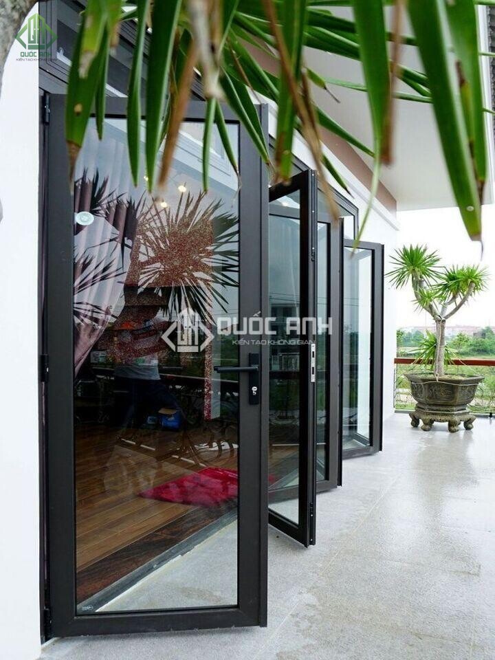 Cửa nhôm Xingfa màu đen giúp tạo điểm nhấn cho không gian.