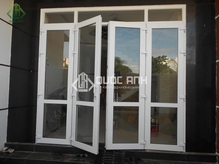 Cửa nhôm kính Xingfa màu trắng sữa chia ô. 